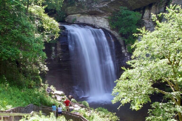 Top Waterfalls in North Carolina to Explore: A Must-See Guide